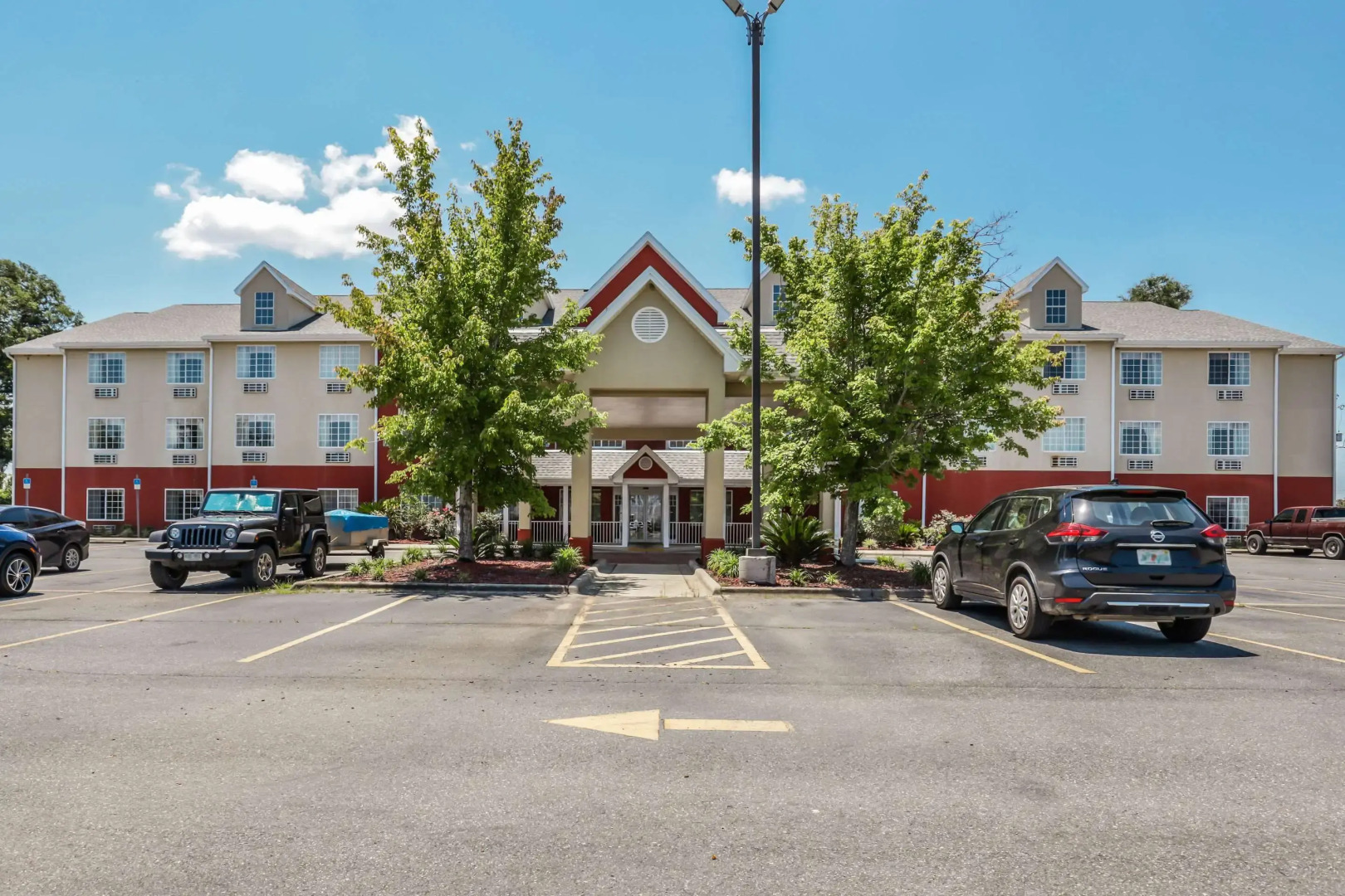 Econo Lodge Inn and Suites