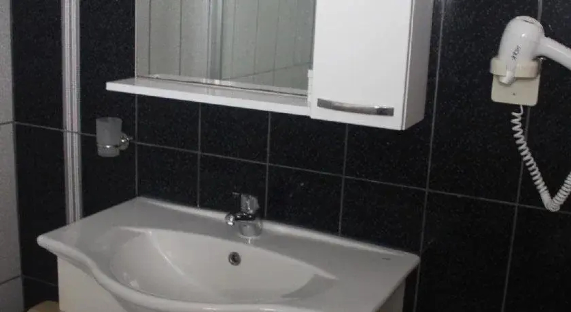 Yeldener Crystal Rocks