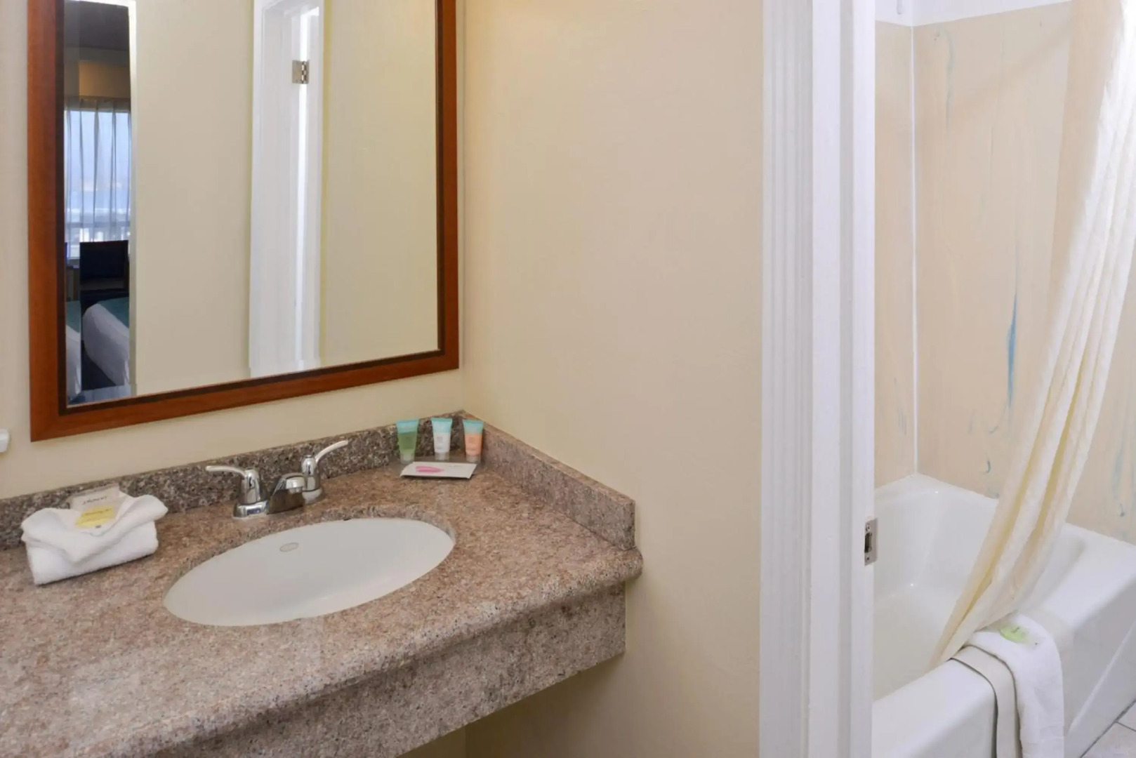 Edgewater Inn And Suites