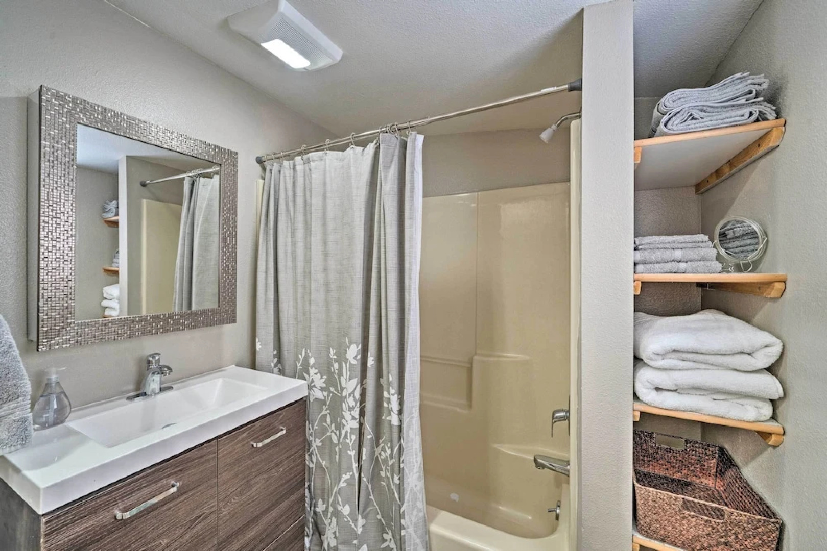 Red Lodge Retreat w/ Yard - Walk to Restaurants!