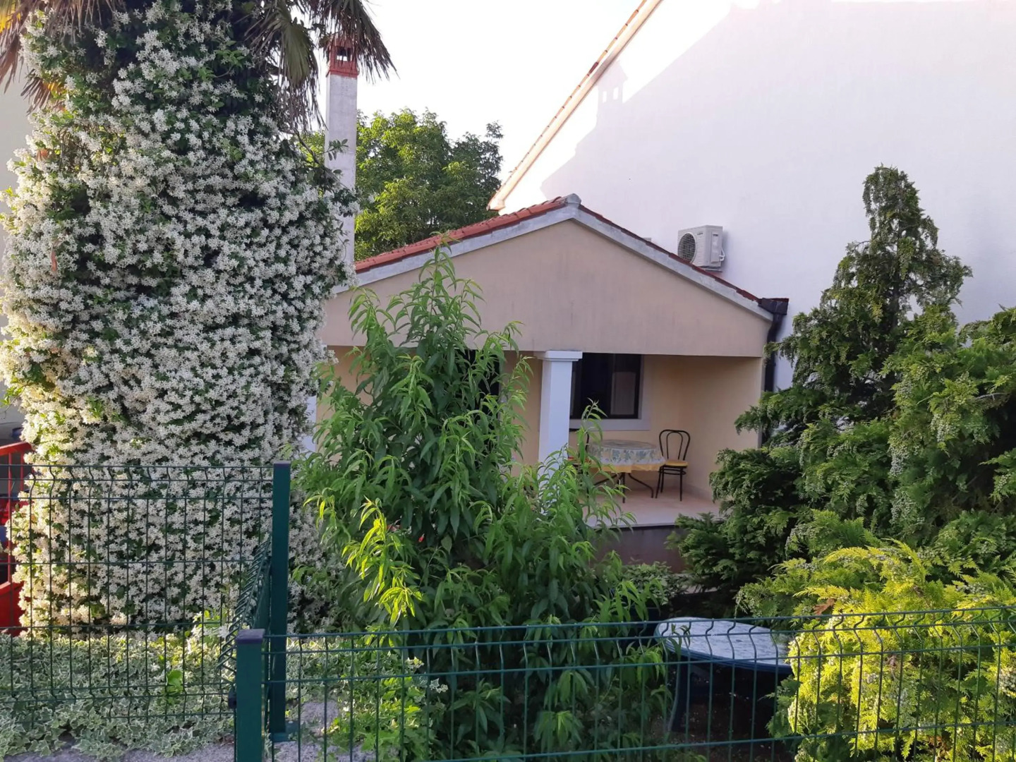 Apartment Red Romantic 2-1