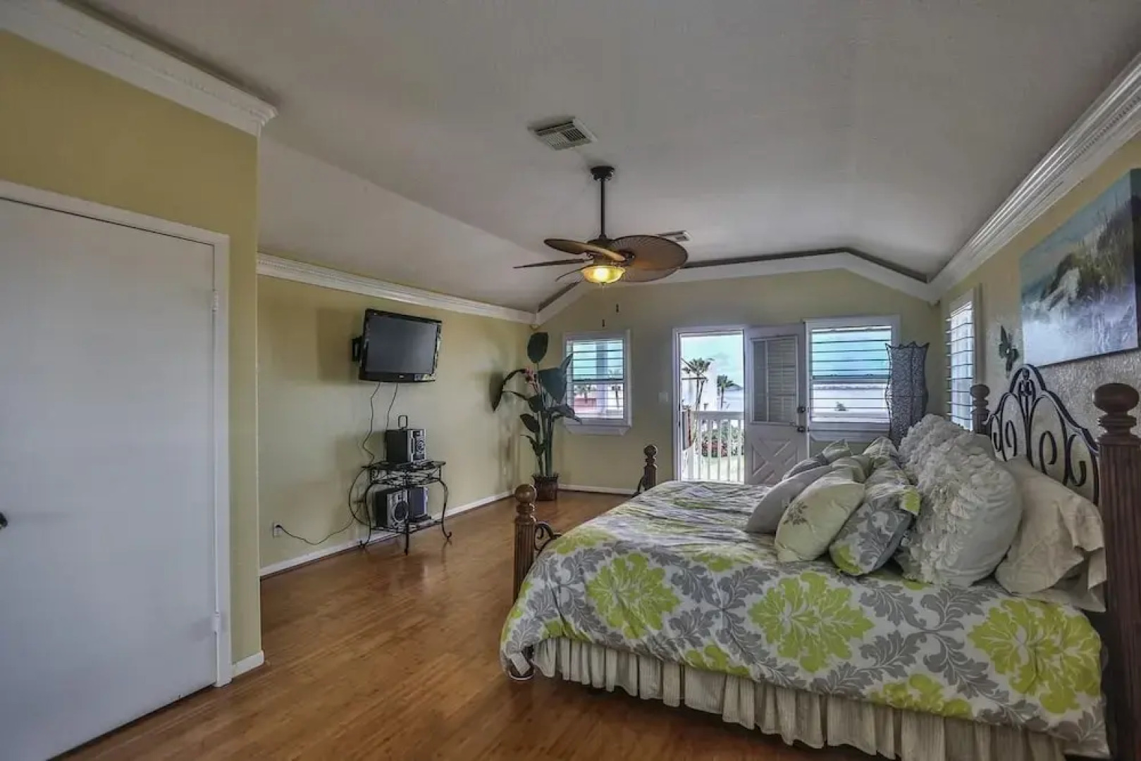 Tropical Oasis In Beautiful Galveston-tiki Island 3 Bedroom Home by Redawning