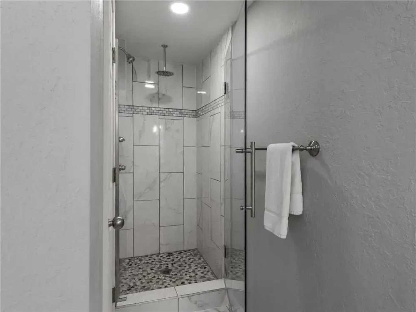 Sierra Lake Vista - Four Bedroom Cabin with Hot Tub