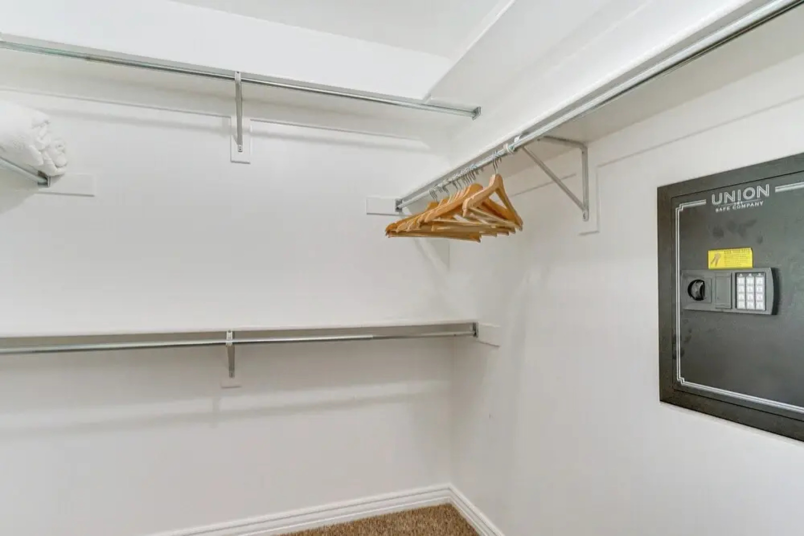 Hike, Golf & Ski: Family Home in South Jordan