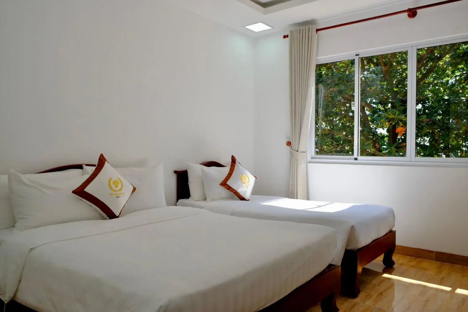 Tan Son Nhat Con Dao Resort