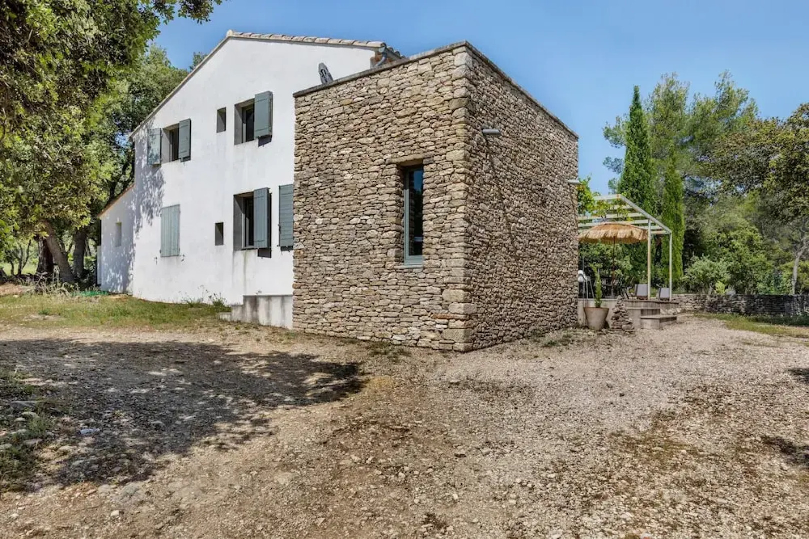 Villa With 5 Bedrooms in L'isle-sur-la-sorgue, With Private Pool, Furn