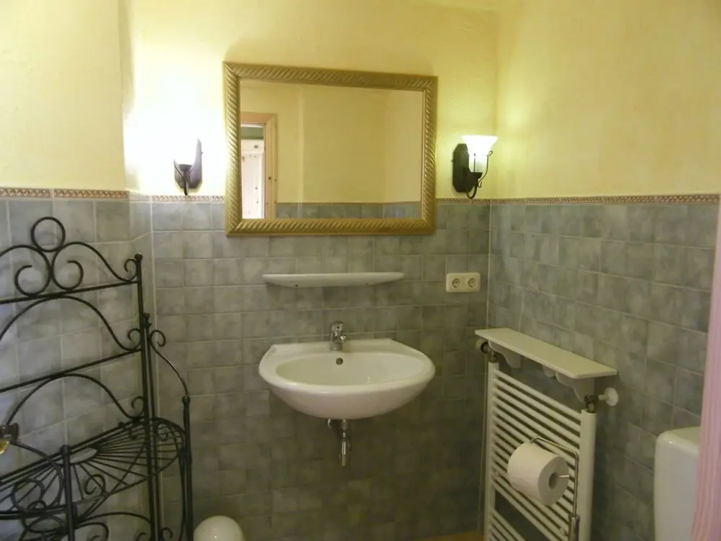 Attractive Mansion In Steffenshagen With Terrace Near Beach