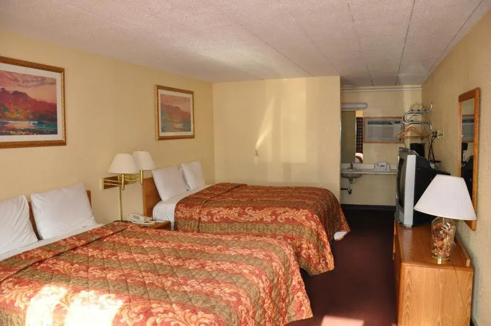Holiday Inn Express & Suites Bloomington W Mall