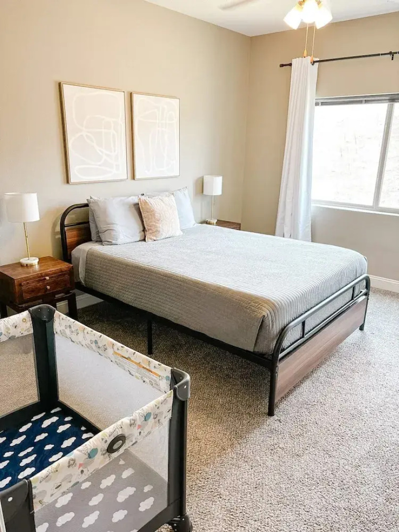 West Des Moines- Garage Gym Pool Jordan Creek