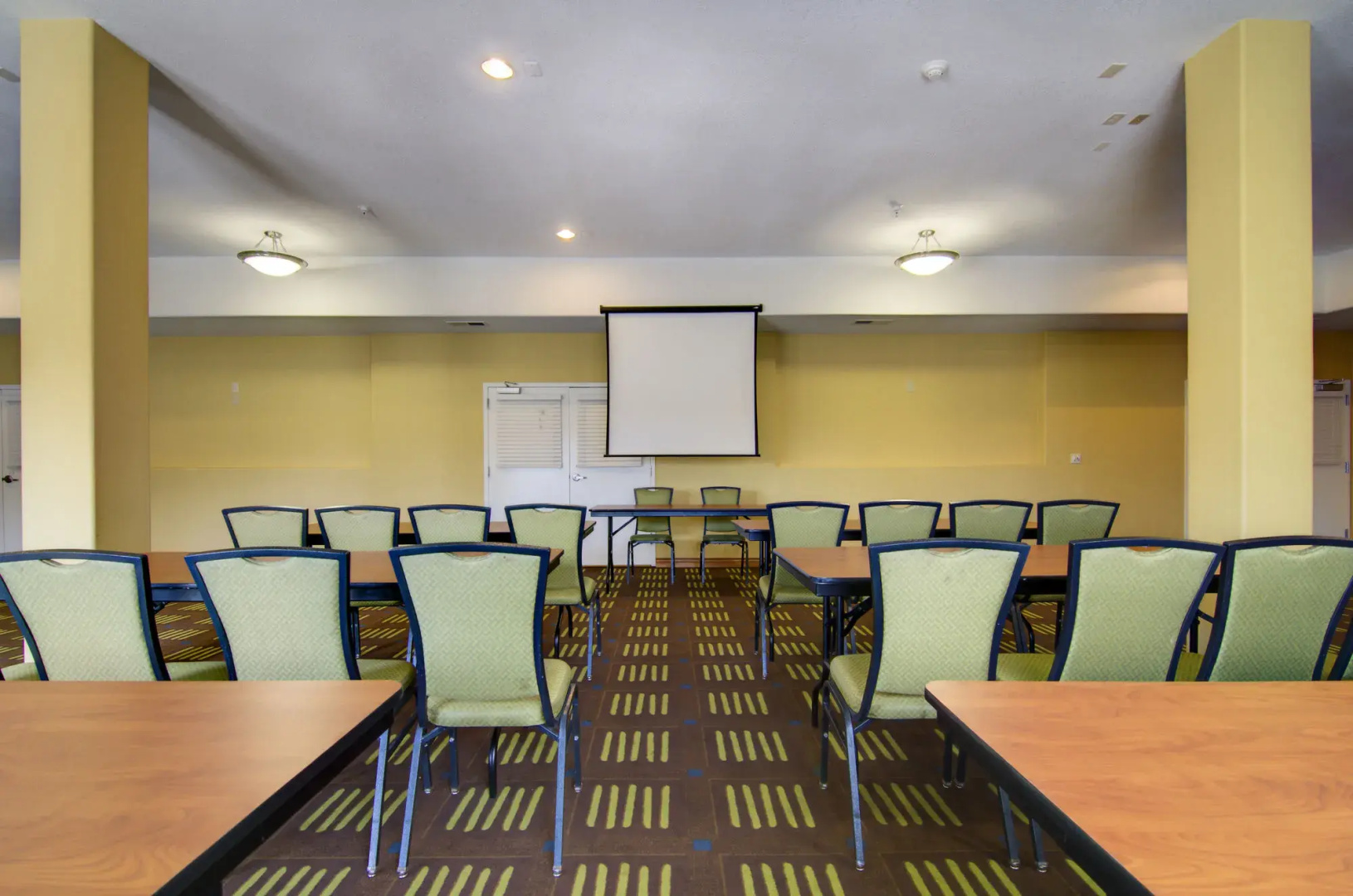 Holiday Inn Express Hotel & Stes Kansas City Sports Complex by IHG