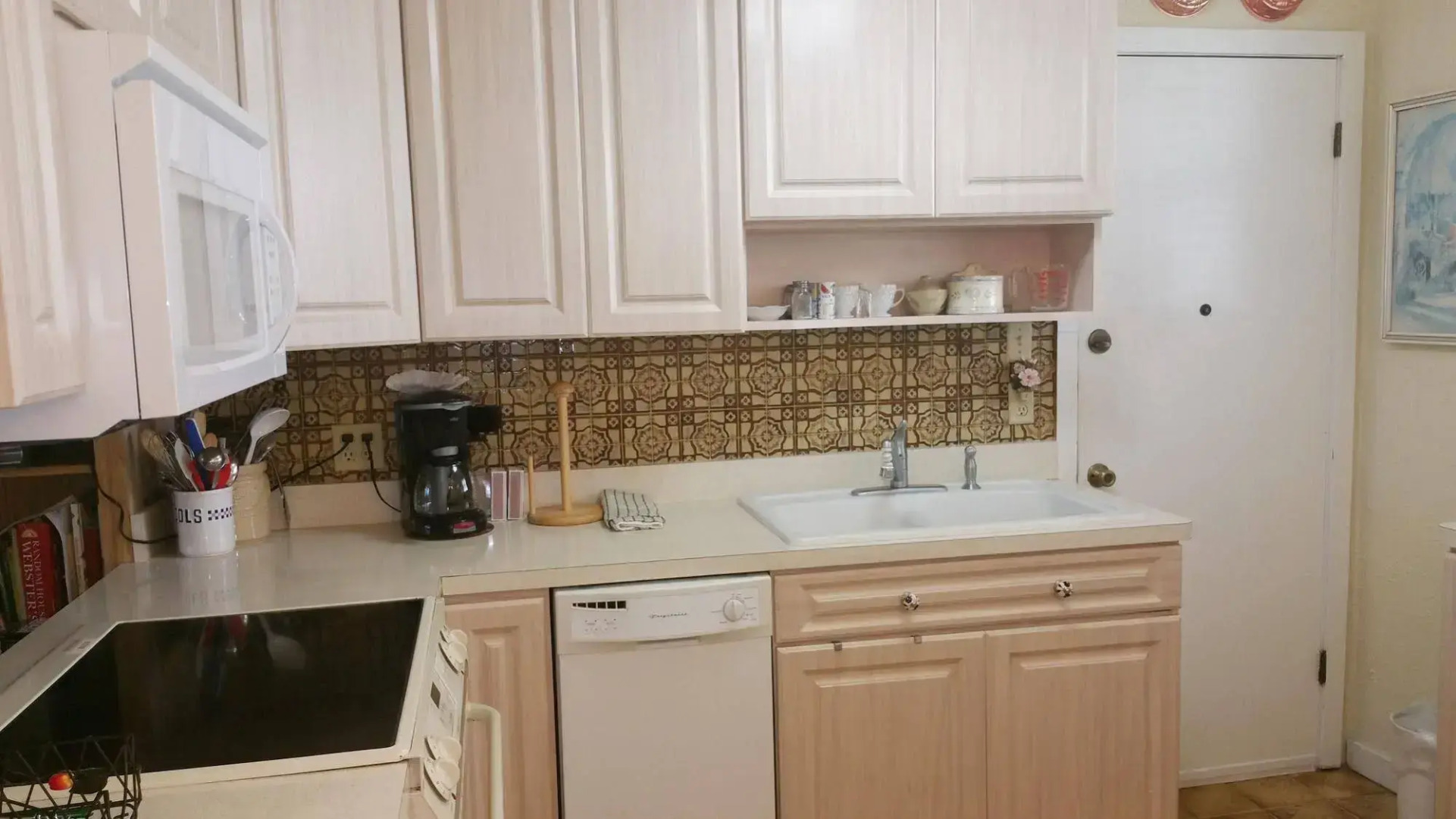 Friendly Native Beach Resort