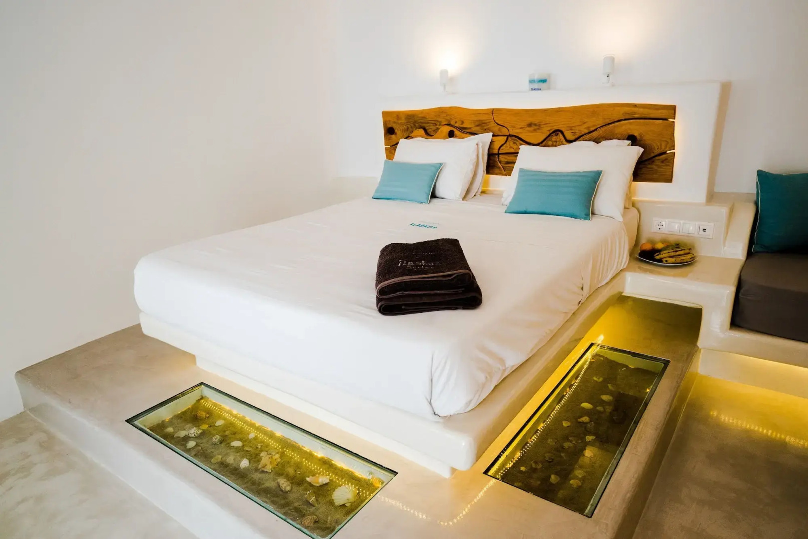 Flaskos Luxury Suites