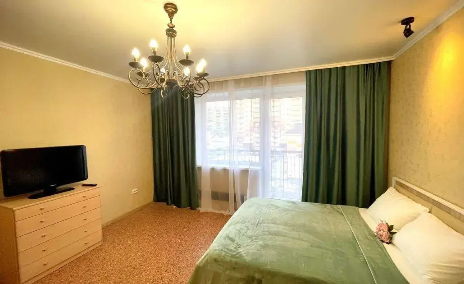 Home Hotel On Stroiteley 79