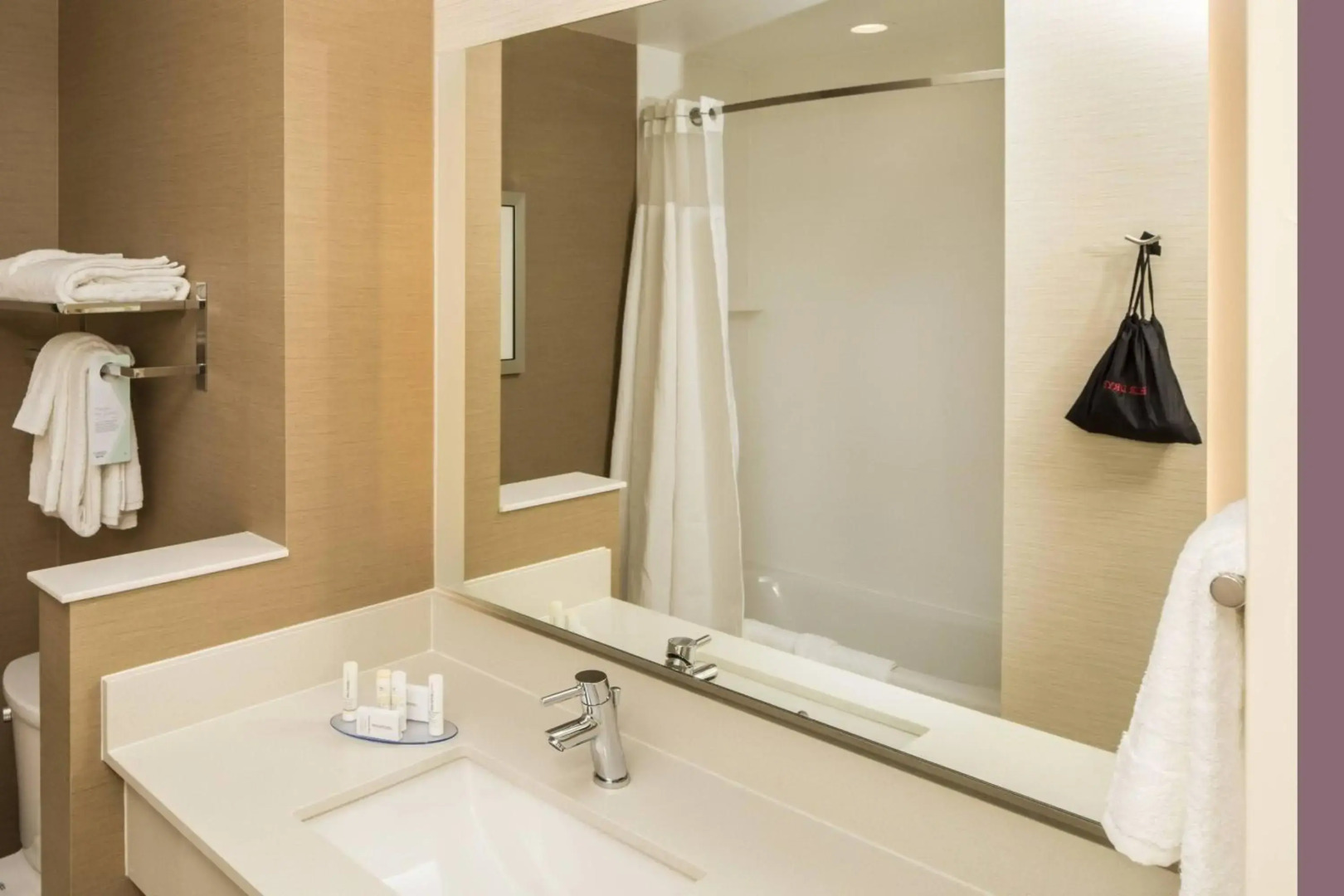 Fairfield Inn & Suites by Marriott Pittsburgh North/McCandless Crossing