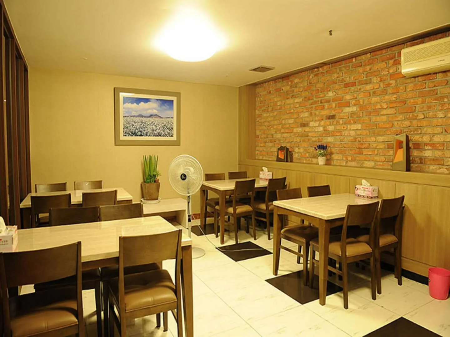 Central Hotel