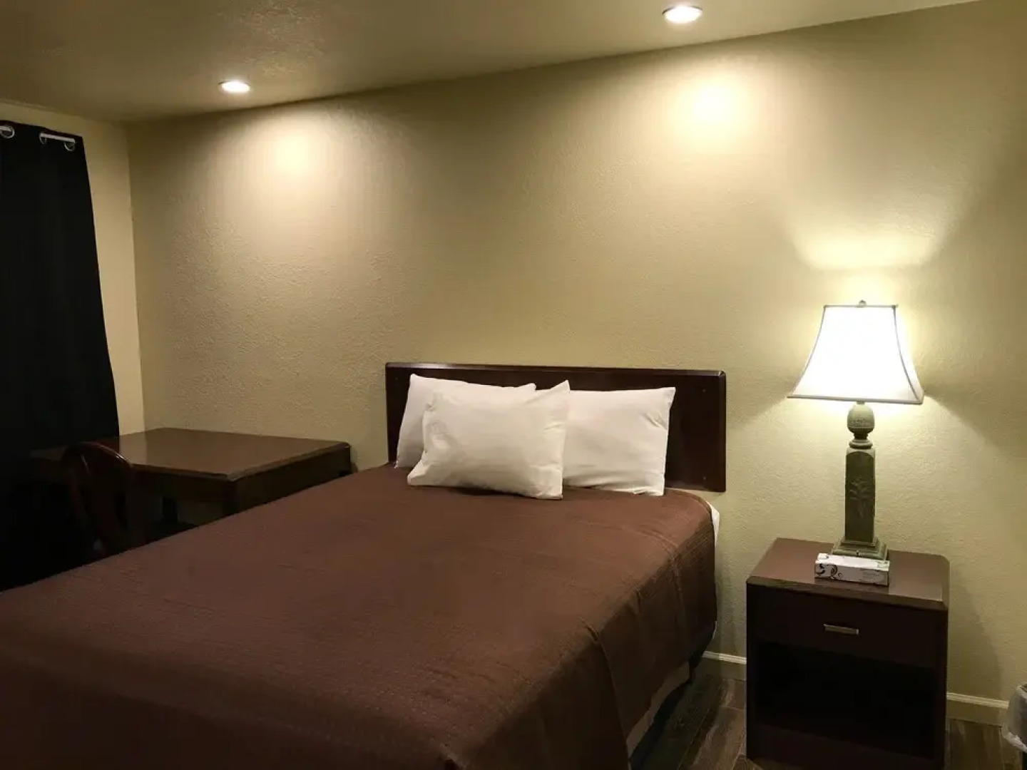 Whistling Pines - Daily & Extended Stay, Elizabeth City