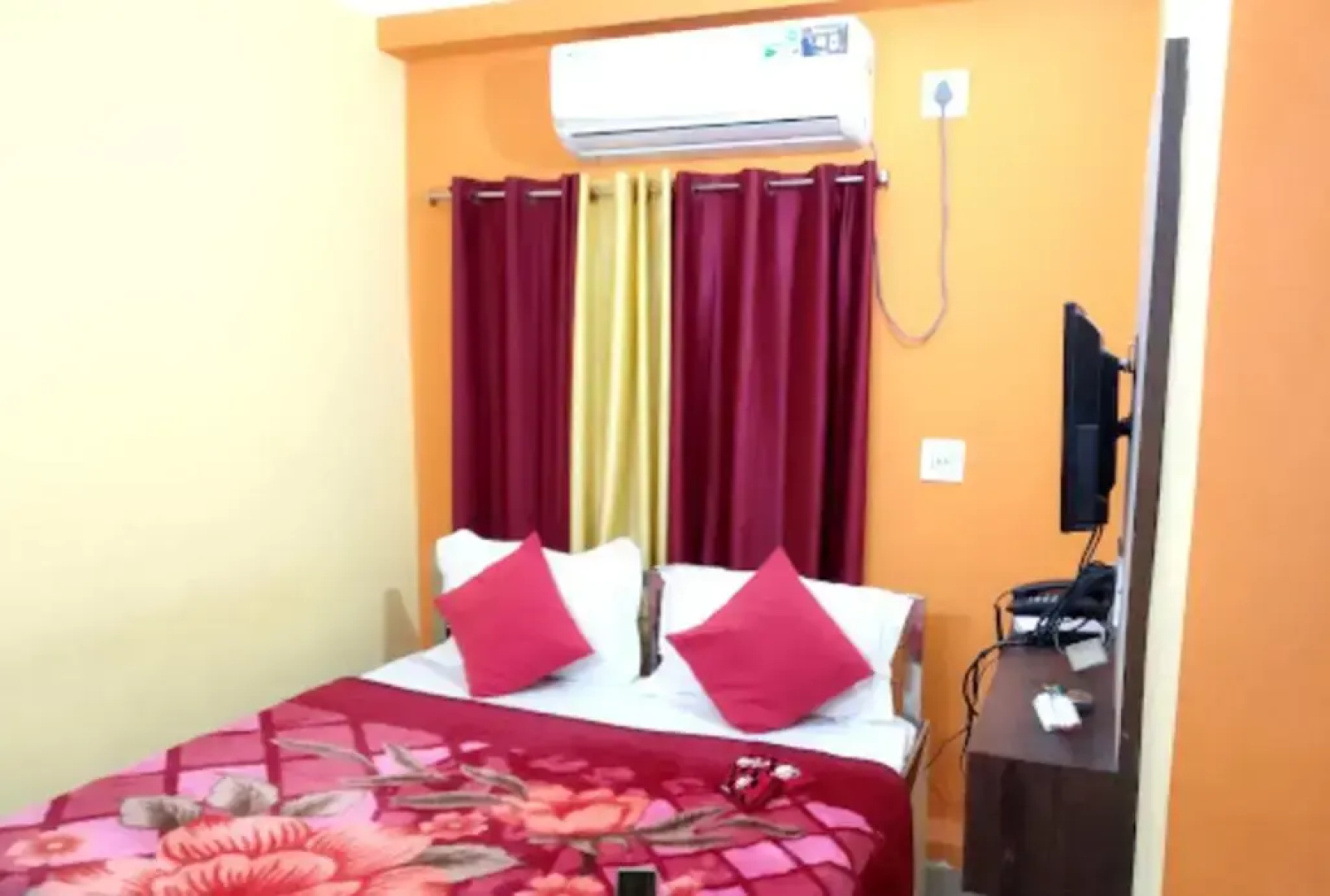 Trinayani Stay - 3 min Walk to Temple