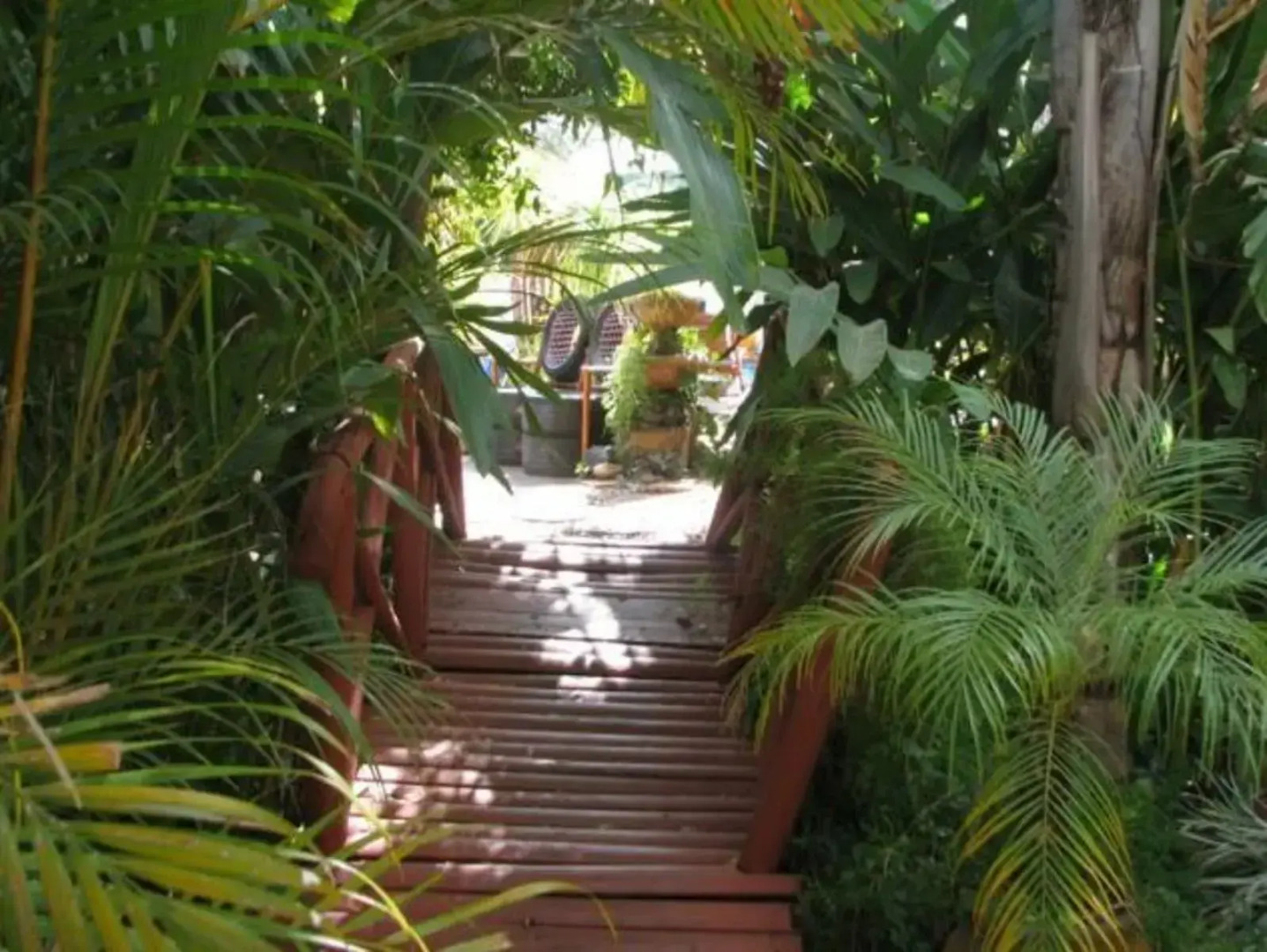 Golden Lantern Guest Lodge