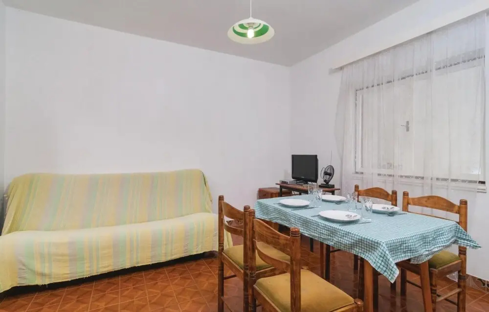 Amazing Home in Jesenice Bajnice With Wifi and 2 Bedrooms