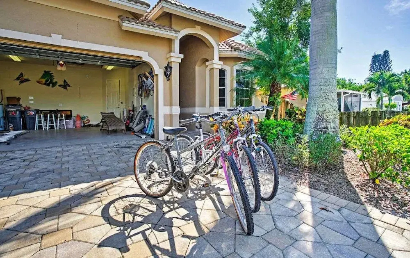 Naples vacation Rental, private pool, close to Vanderbilt Beach and De