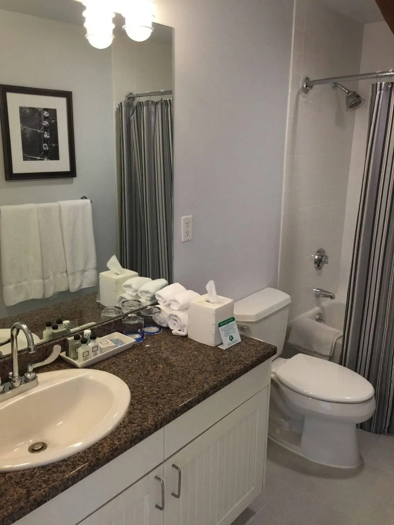 Boston Yacht Haven Inn & Marina