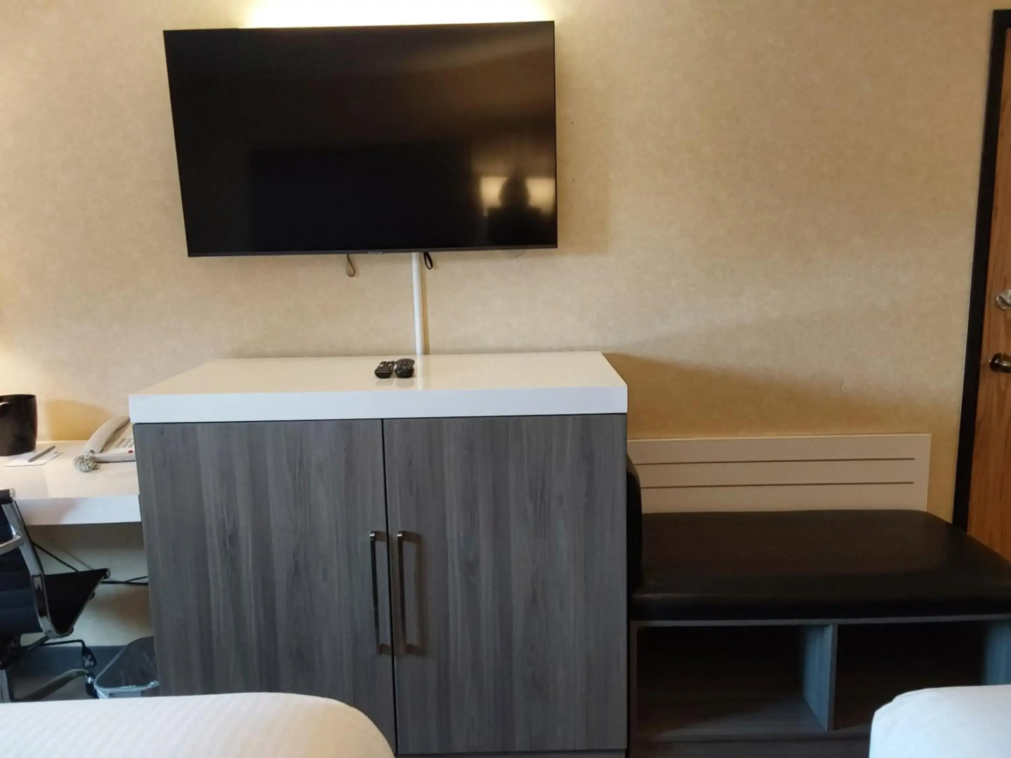 Lavissh Inn & Suites