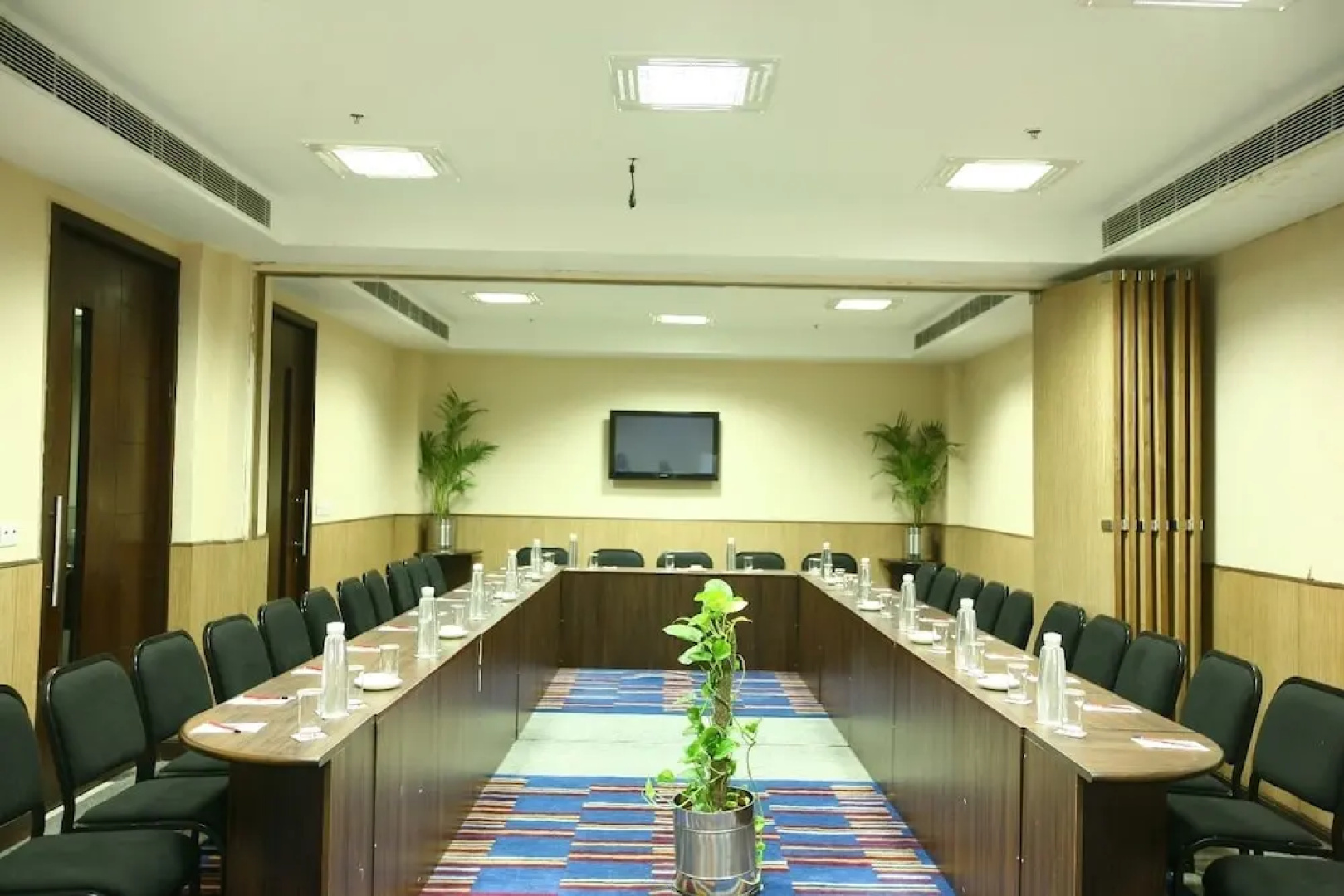 Karon Hotel - Lajpat Nagar