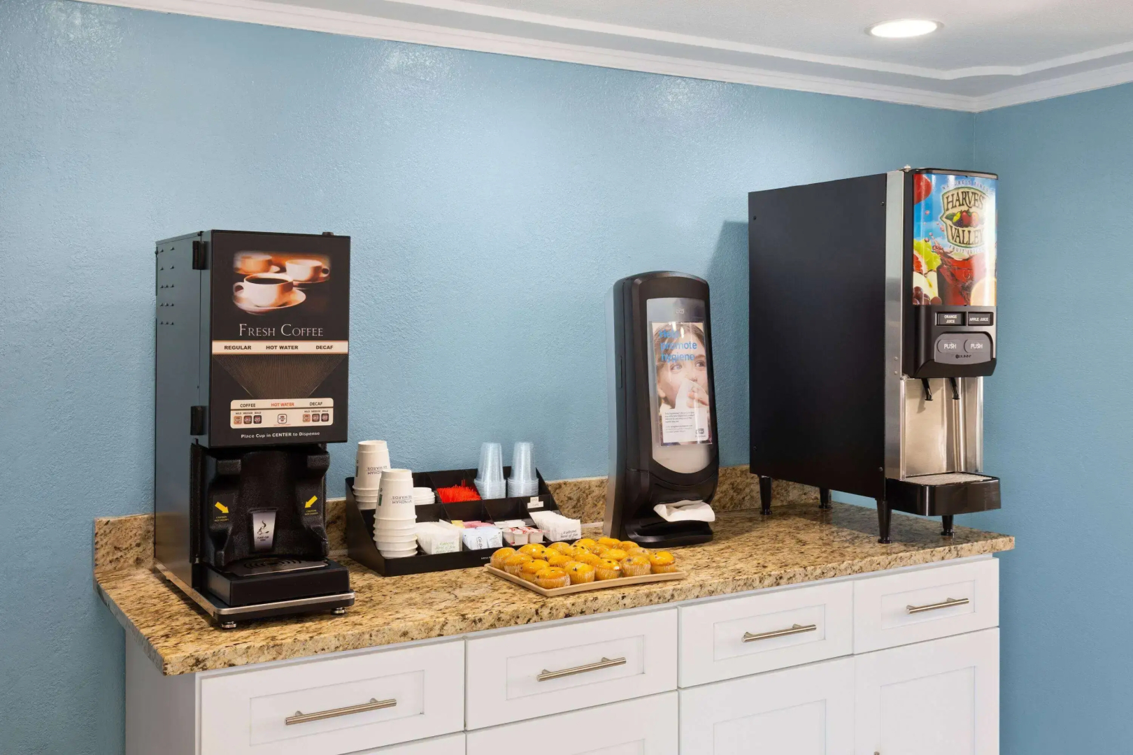Days Inn & Suites by Wyndham Indianapolis Airport East