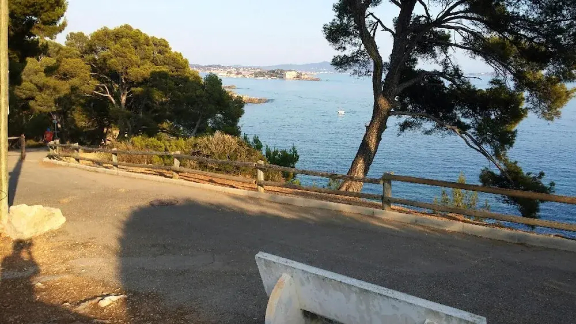 Apartment With one Bedroom in Bandol, With Furnished Terrace - 2 km From the Beach