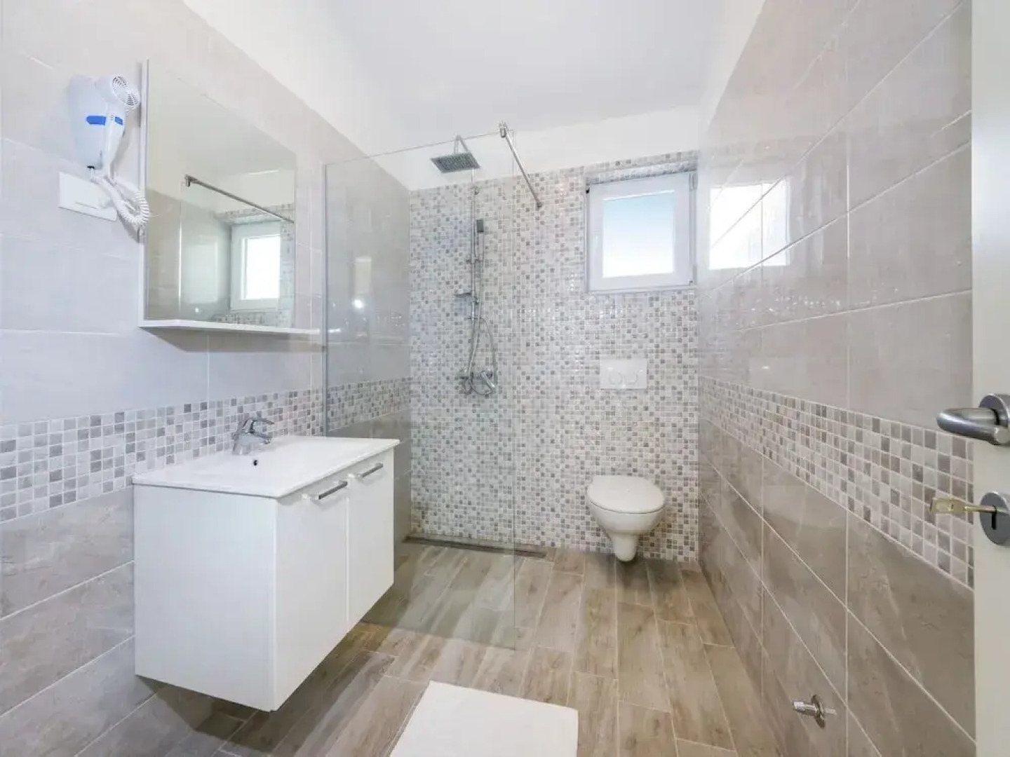 Sea-view Apartment With Garden