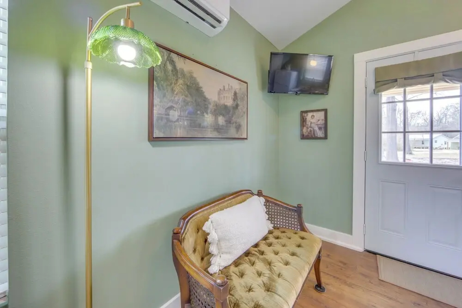 Walk to Museums: Art Deco Cottage in Jefferson