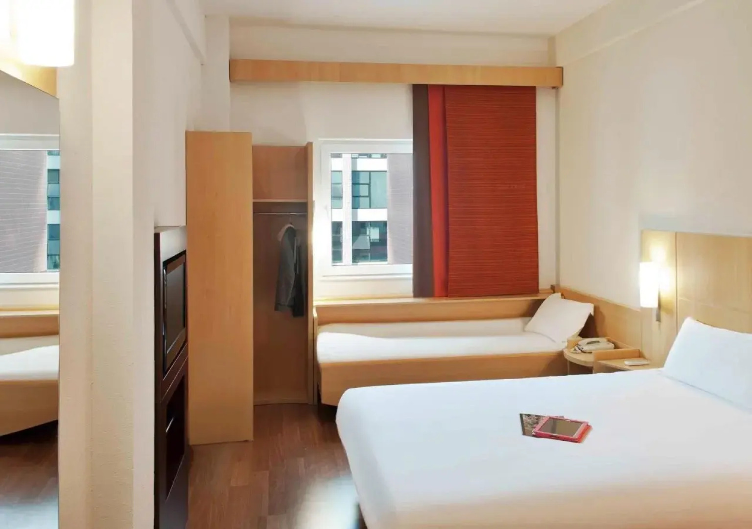 Ibis Ningbo Qianhu Plaza Hotel