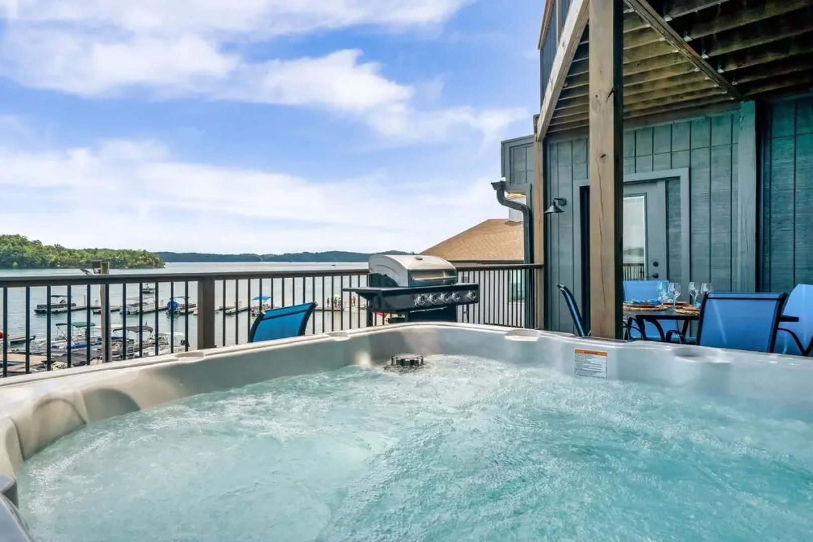 Luxury Lakehouse 4 Bedroom Home by Redawning