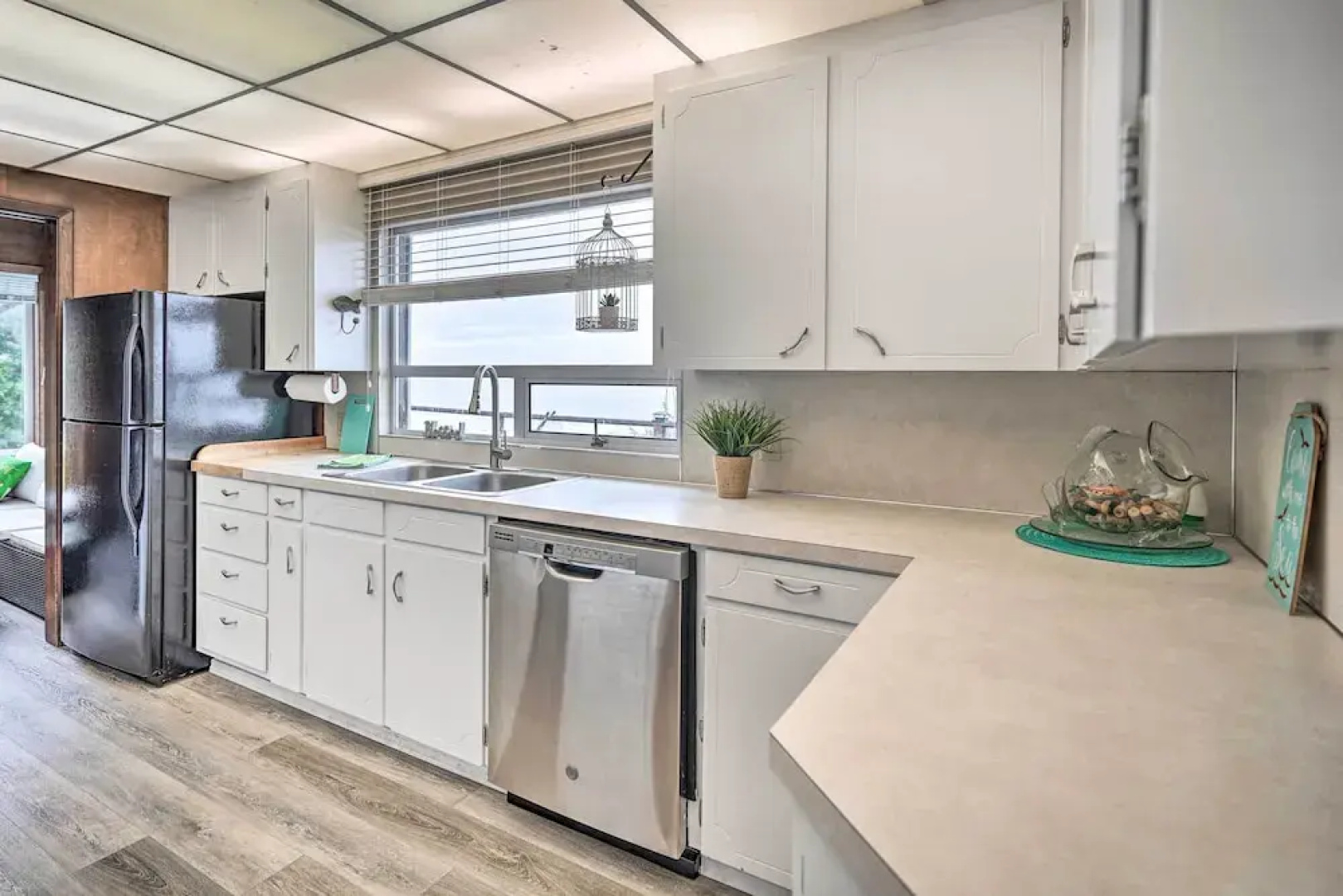 Serenity By The Sea - Chic Oceanfront Home w/ Deck