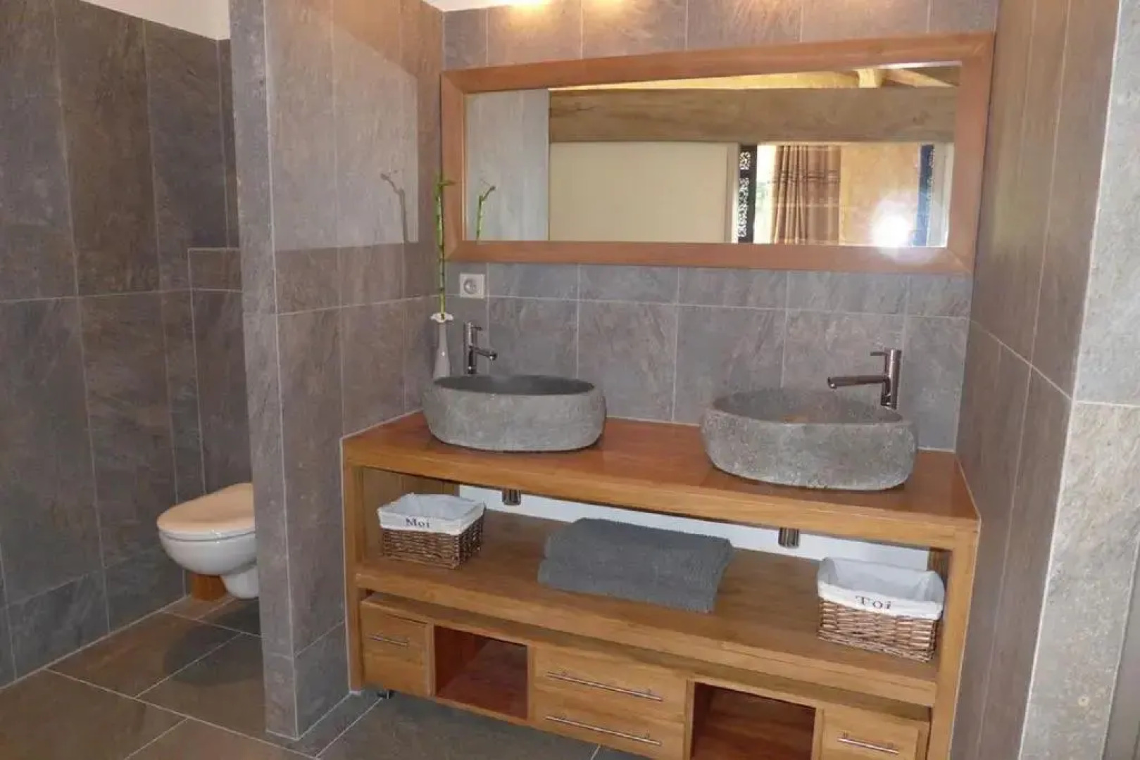 Le Domaine des Doucins & Spa, Gîte 4 étoiles, 10 minutes de Jonzac piscine et spa