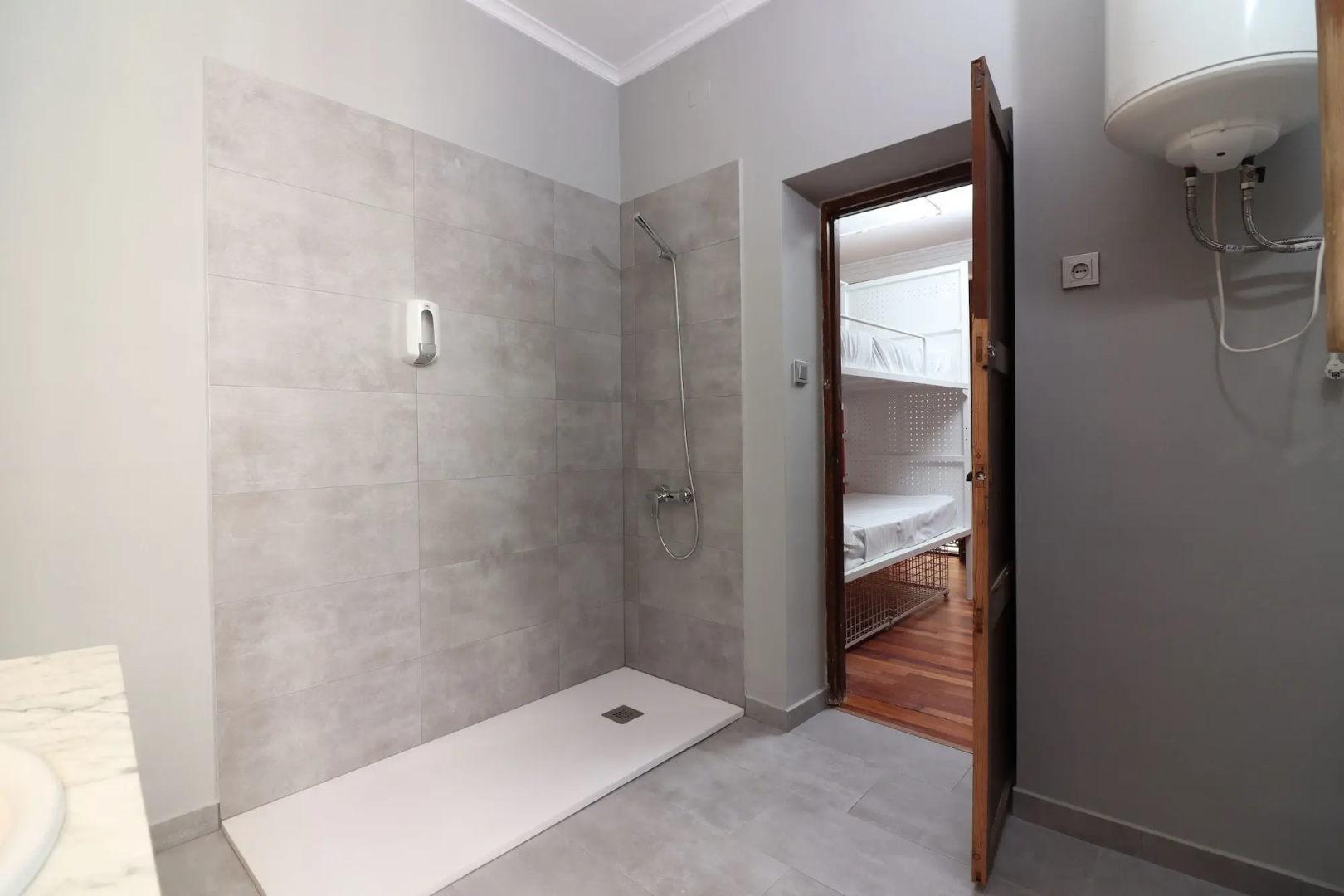 Feel Hostels City Center