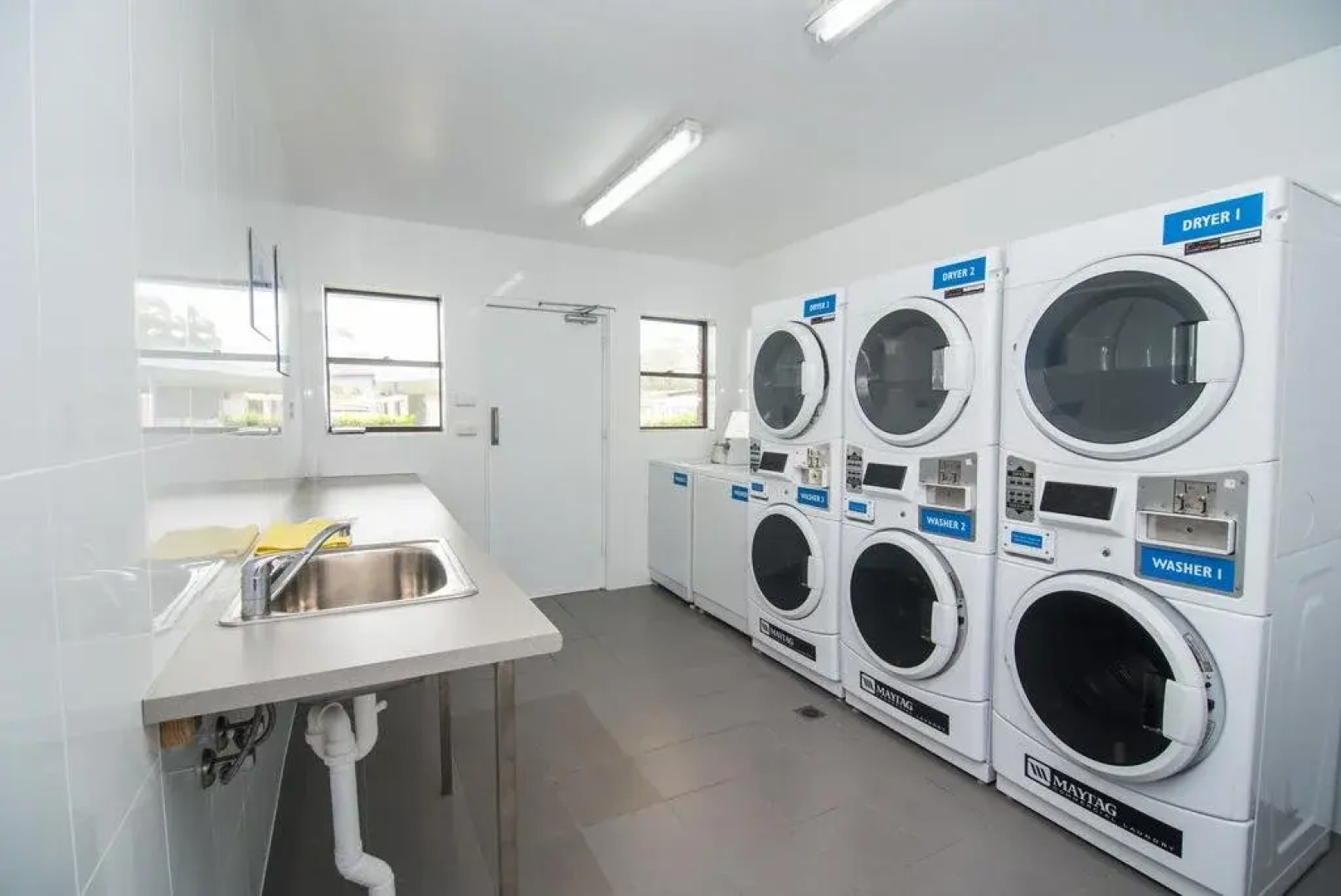 Lakeside Cabins & Holiday Village