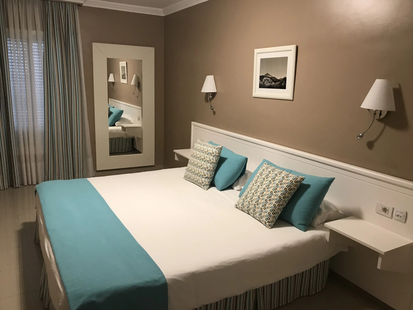 Coral La Quinta Park Suites