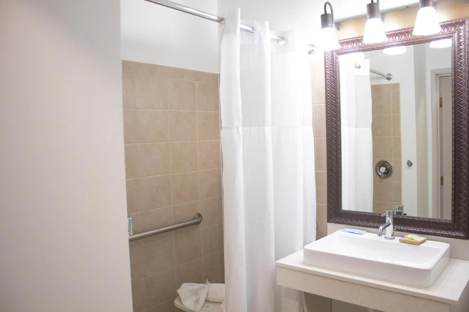 Country Inn & Suites by Radisson, Big Rapids, MI