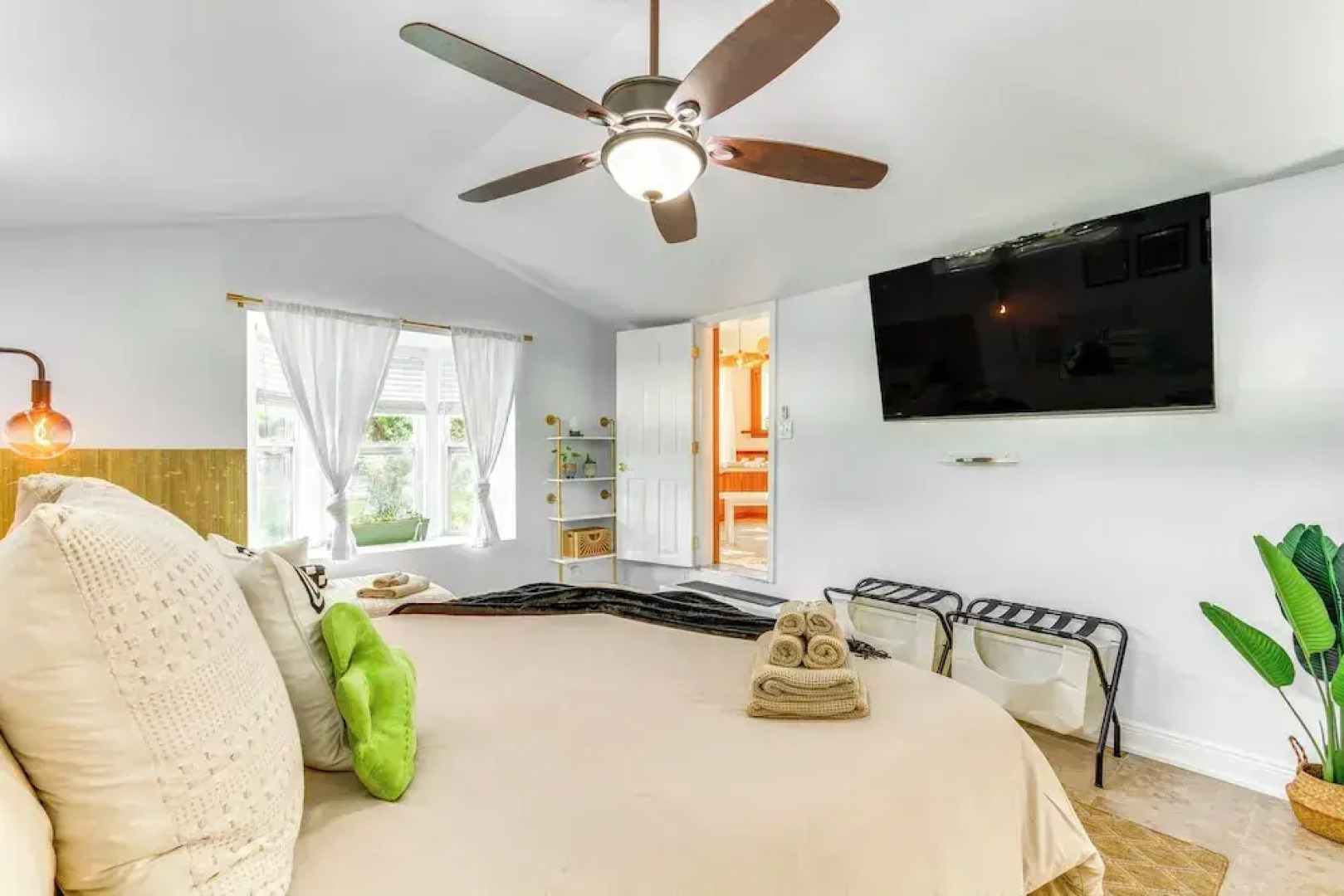 Retro-tropical Pensacola Home - 3 Mi to Downtown!