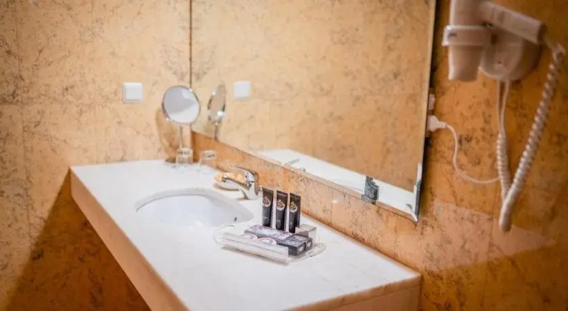 Casa Amarela TH & National Monument