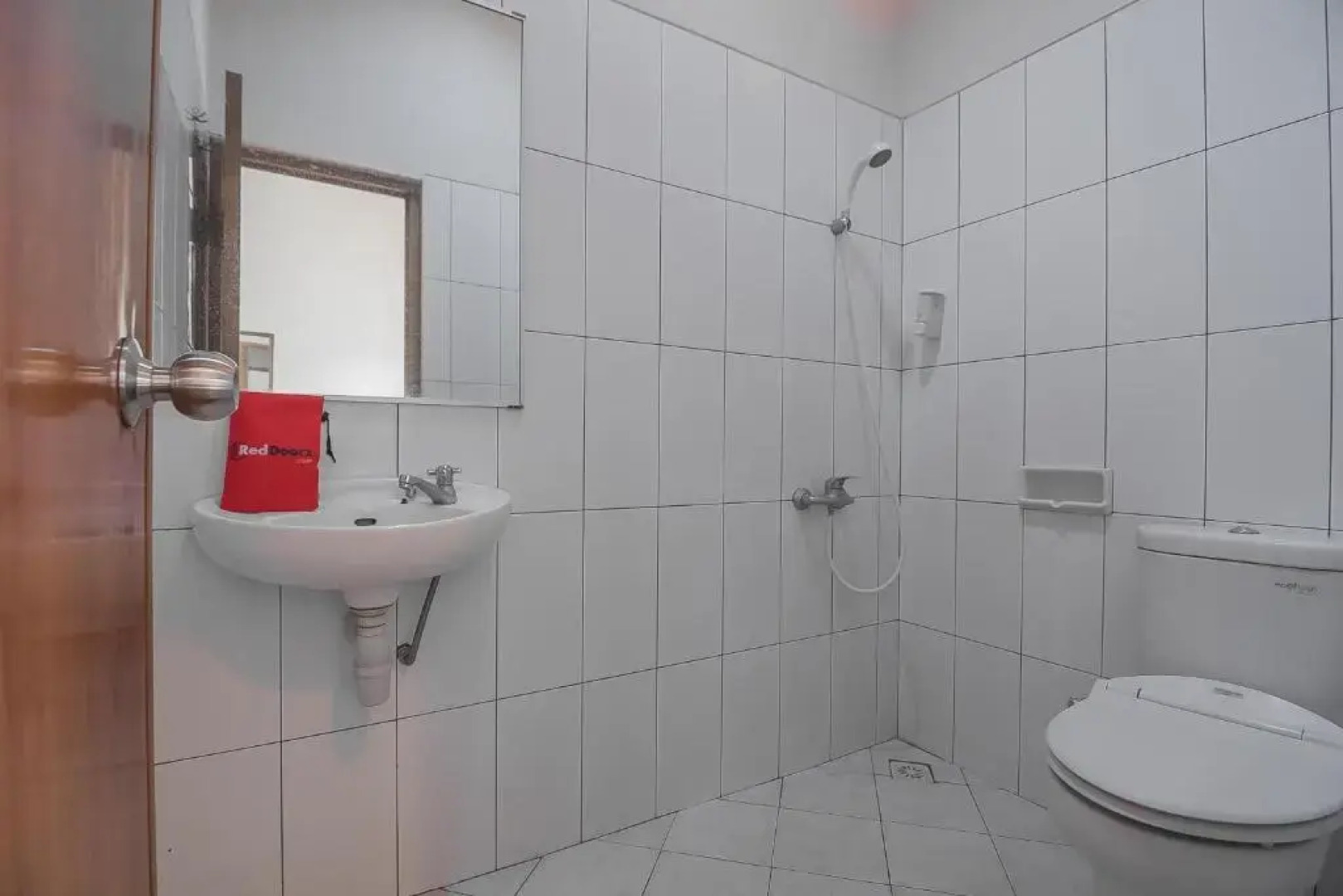 RedDoorz @ Maribaya Street 2