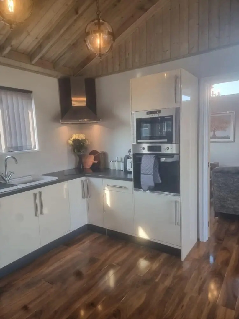 4bed Lodge Sleeps8-pet Friendly-hot Tub-log Burner