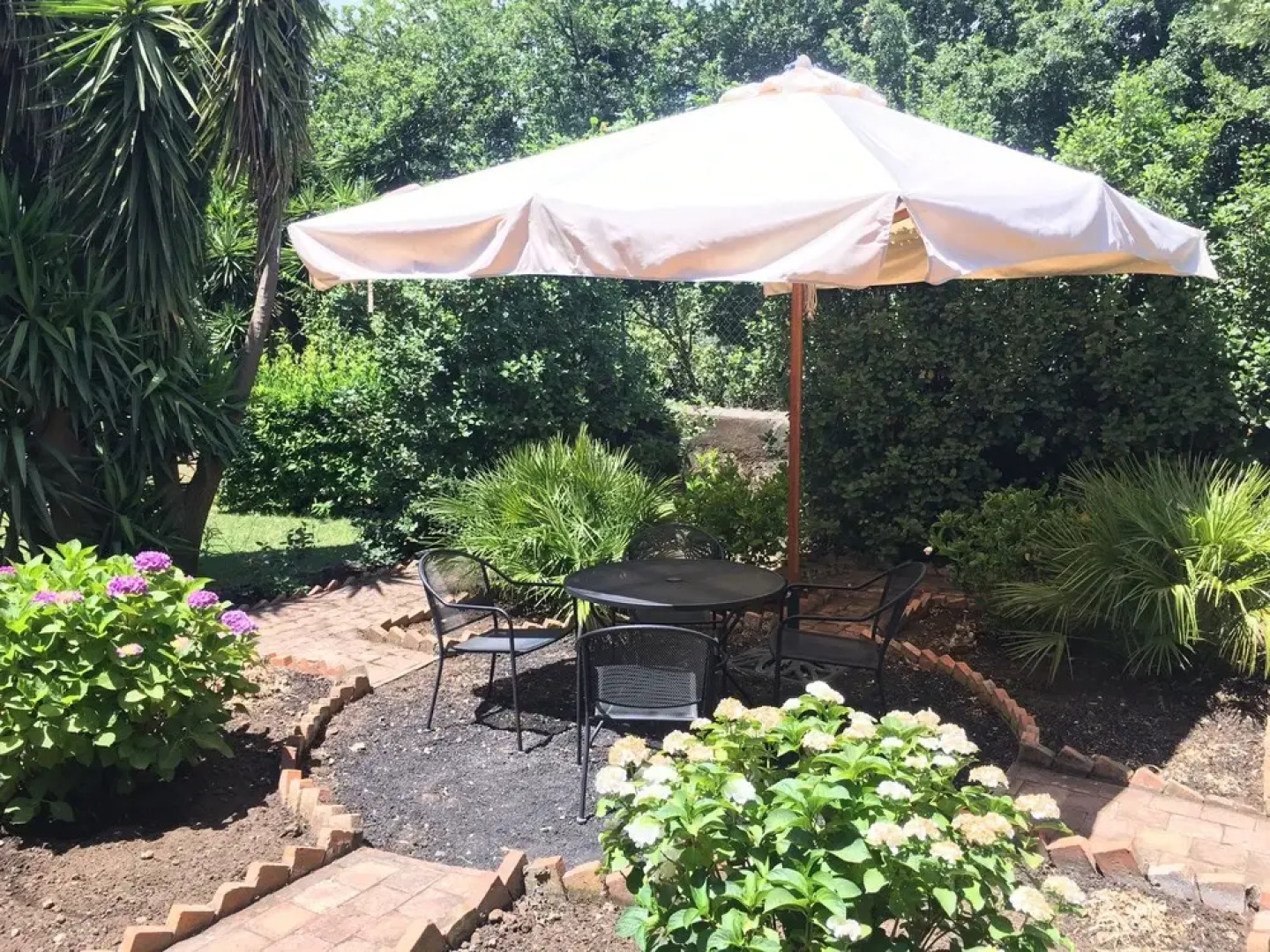 Etna Apartment with swimming pool, garden aBBQ: close to Taormina, Etna and Sea!