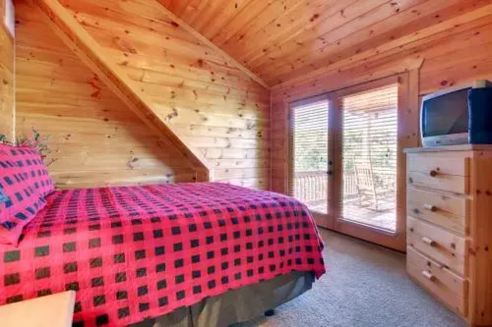 BEAR RIDGE Apartment 4 NEVAEH CABIN RENTALS