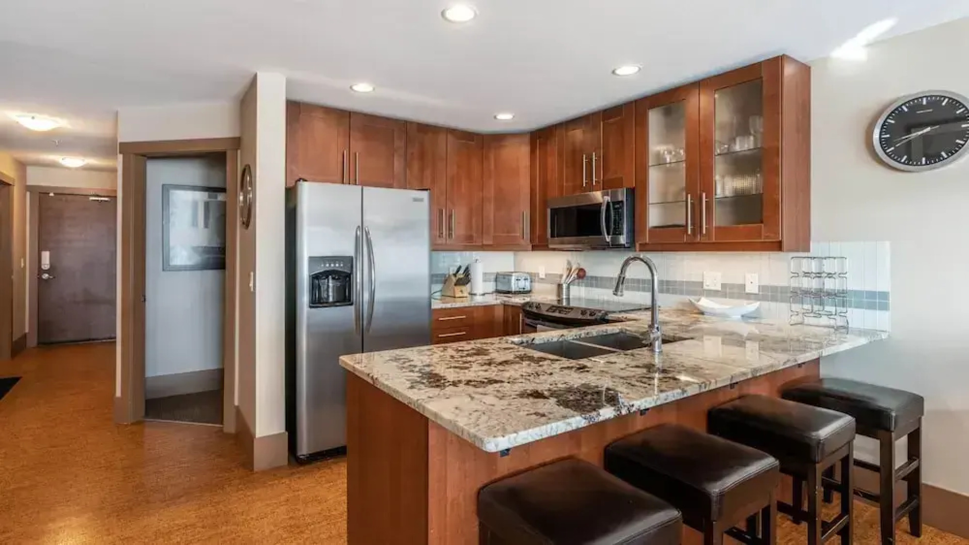 Raven's Nest - Luxury Pet Friendly Condo w/ Private Hot Tub & Mountain Views