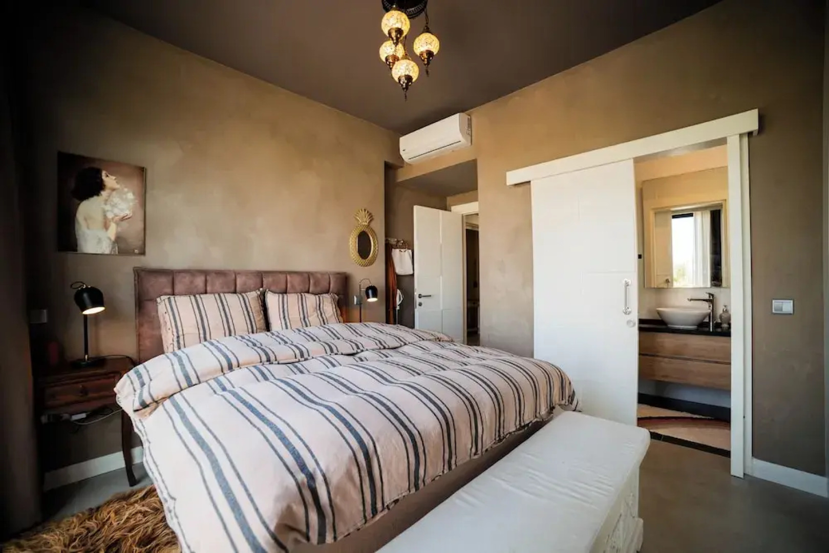 Modern and Cozy Designer Apartment in Relaxing Environment