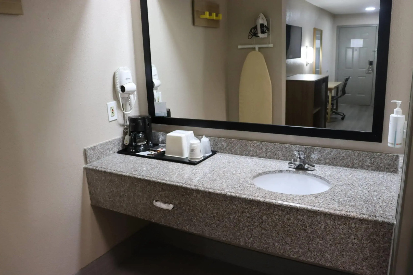 Super 8 by Wyndham Cabot