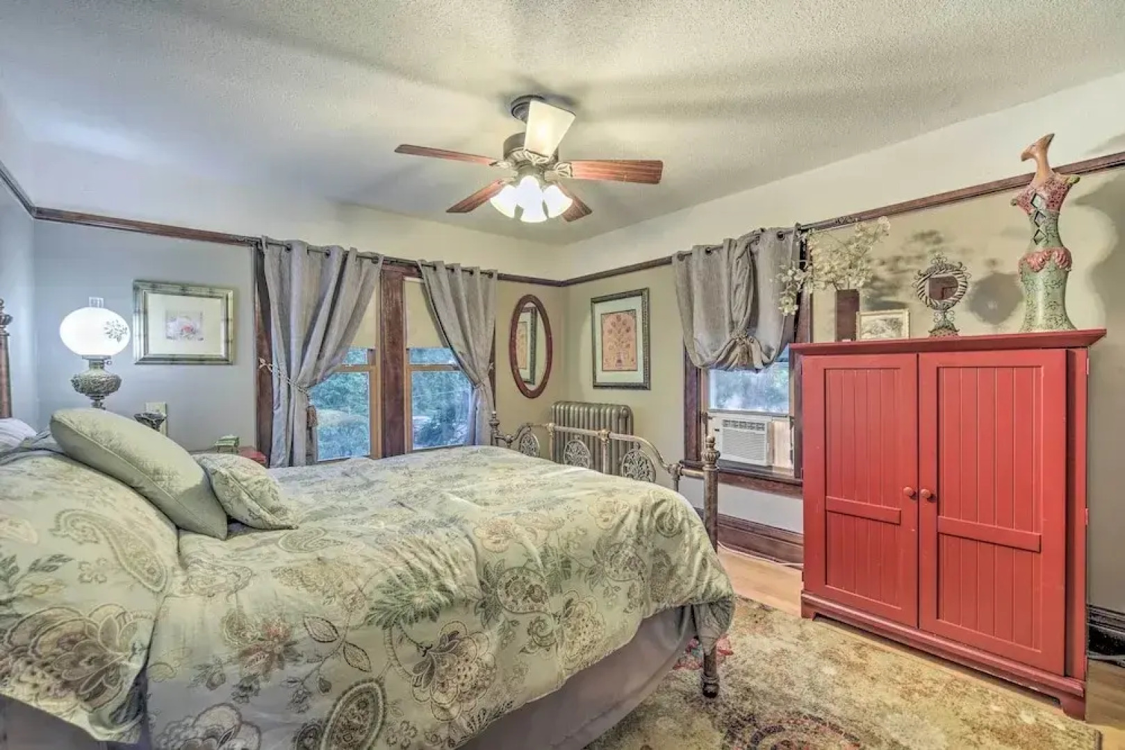 Elegant Superior Getaway < 2 Mi to Downtown!