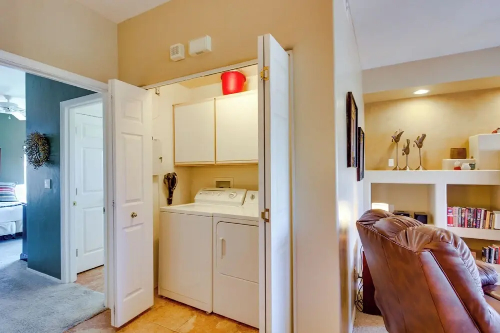 Oro Valley Condo w/ Community Pool: Near Hiking!